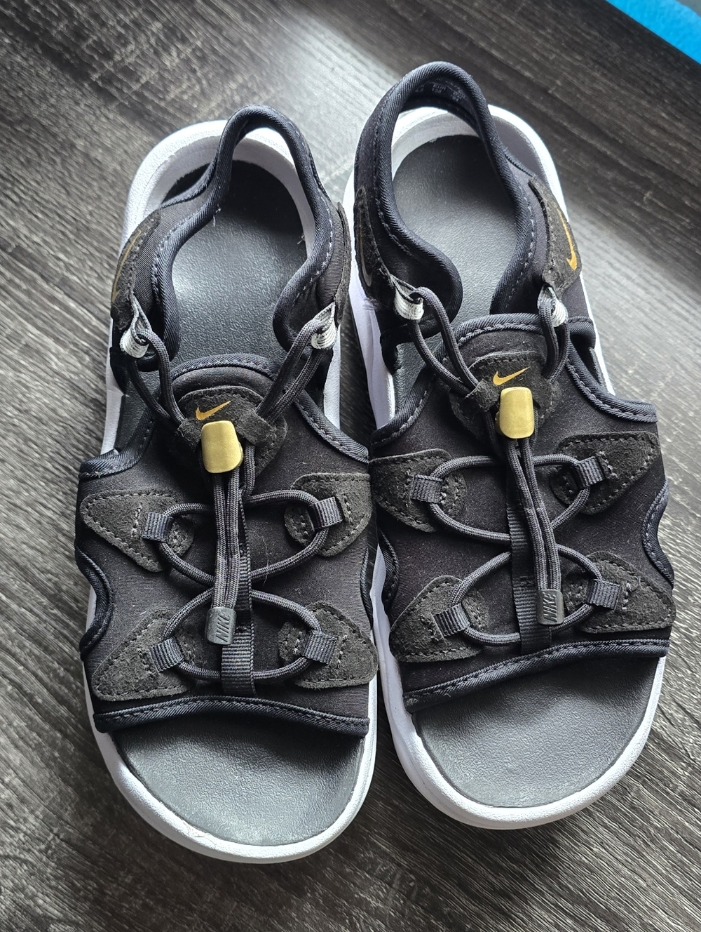 Nike Air Max Koko Women’s Black and White Sandals with Gold Detail, Size 7